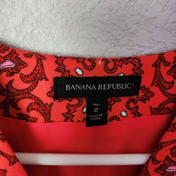 BANANA REPUBLIC paisley romper in red and pink resort wear size 2 TALL