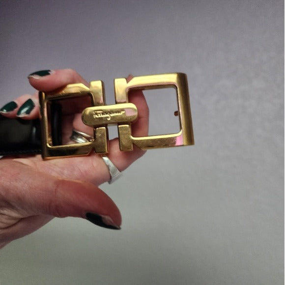 SALVATORE FERRAGAMO x VINTAGE gold tone logo belt buckle with belt