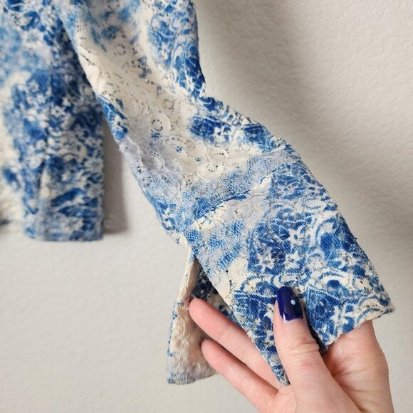 FADED GLORY Y2K Blue White Floral Lace Button Up Blouse 100% Nylon Semi Sheer M
