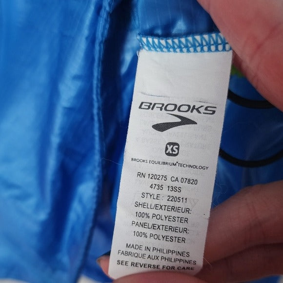 BROOKS Shelter Technology Running Jacket Hooded Windbreaker Full Zip in blue XS