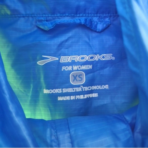 BROOKS Shelter Technology Running Jacket Hooded Windbreaker Full Zip in blue XS