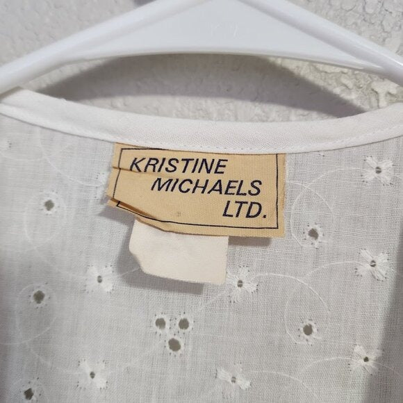 KRISTINE MICHAELS VINTAGE eyelet crop top in white