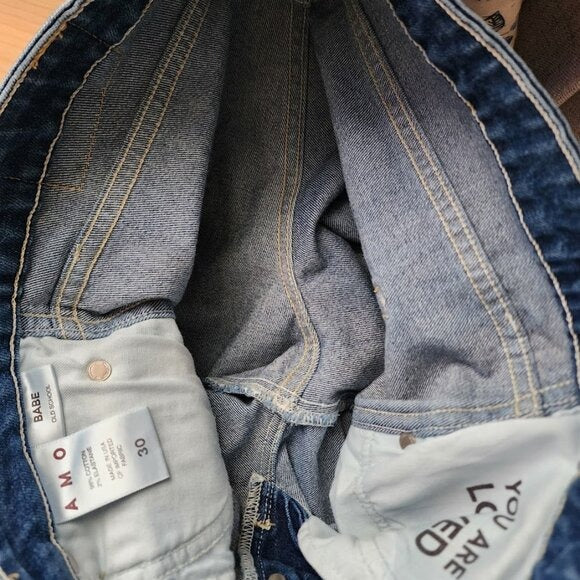 AMO Babe Side Pipe Slim Straight Raw hem jeans in Old School dark wash size 30