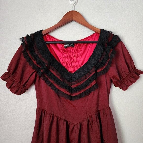 DARK IN LOVE Goth Vampire victorian Style Lace Ruffle black red dress size L