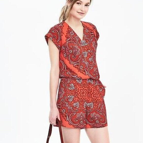 BANANA REPUBLIC paisley romper in red and pink resort wear size 2 TALL