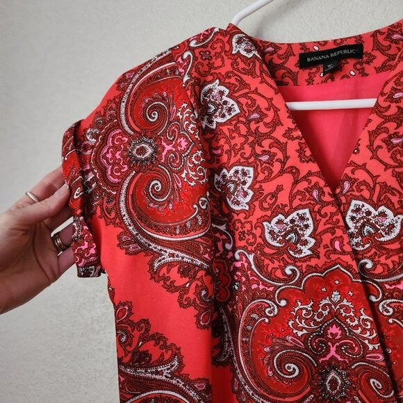 BANANA REPUBLIC paisley romper in red and pink resort wear size 2 TALL