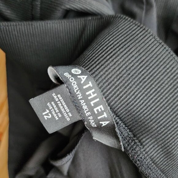 ATHLETA Brooklyn Ankle Pant in black travel wear athleisure pants size 12