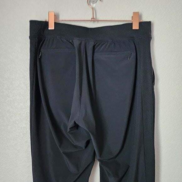 ATHLETA Brooklyn Ankle Pant in black travel wear athleisure pants size 12