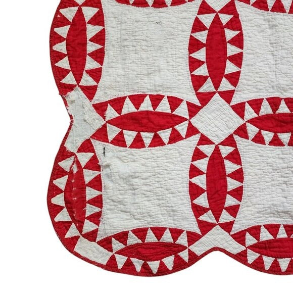 ANTIQUE Hand-Quilted Turkey Red / Ivory scalloped Pickle Dish Quilt 70inx70in