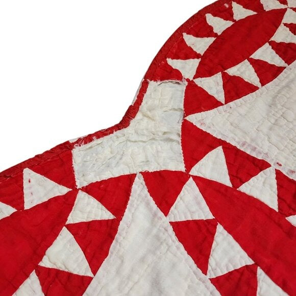ANTIQUE Hand-Quilted Turkey Red / Ivory scalloped Pickle Dish Quilt 70inx70in