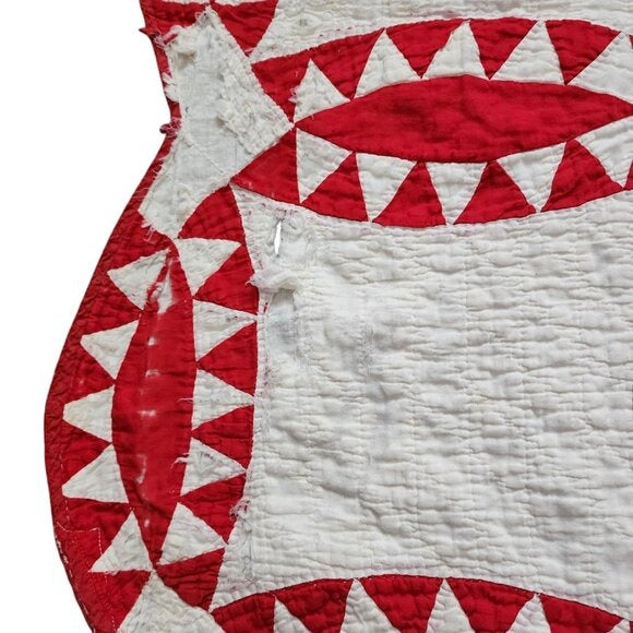 ANTIQUE Hand-Quilted Turkey Red / Ivory scalloped Pickle Dish Quilt 70inx70in