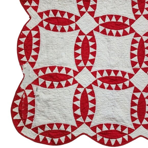 ANTIQUE Hand-Quilted Turkey Red / Ivory scalloped Pickle Dish Quilt 70inx70in