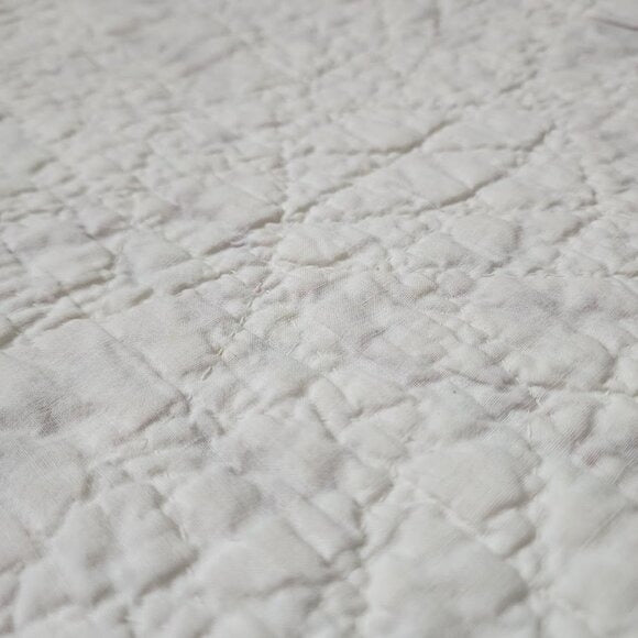 ANTIQUE Hand-Quilted Turkey Red / Ivory scalloped Pickle Dish Quilt 70inx70in