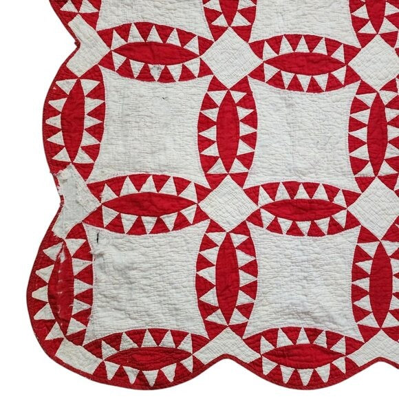 ANTIQUE Hand-Quilted Turkey Red / Ivory scalloped Pickle Dish Quilt 70inx70in