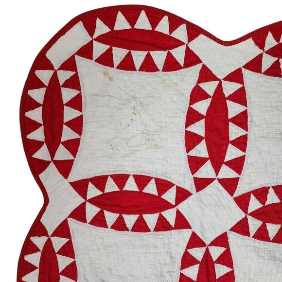 ANTIQUE Hand-Quilted Turkey Red / Ivory scalloped Pickle Dish Quilt 70inx70in